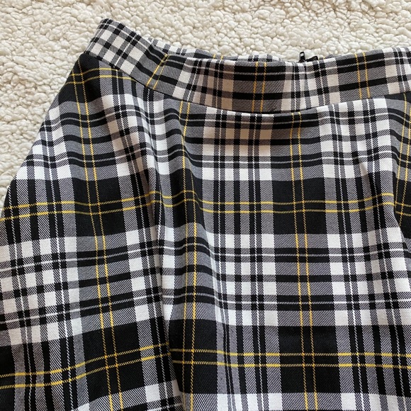 Windsor High-Waisted Plaid Flare Mini Skirt - Picture 3 of 5
